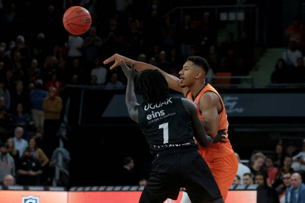 正在与帕尔 正在与帕尔